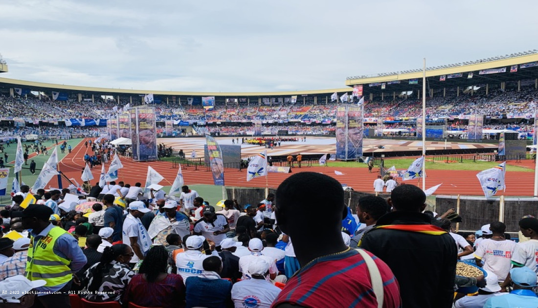 Kinshasa : le stade des martyrs déjà plein en attente de Félix Tshisekedi
