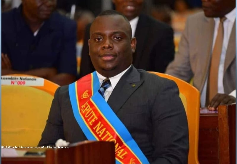 RDC : "50 millions de dollars déboursés chaque année pour la production des bulletins scolaires", le député John Efambe en colère