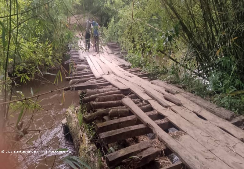 Kasaï-Central : Le pont de la rivière Muanzangoma en délabrement