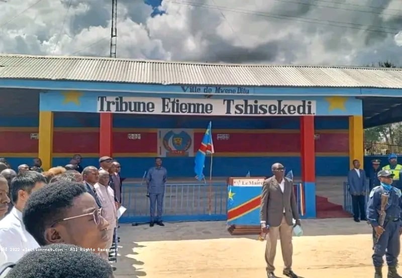 Mwene-Ditu : pluie de critiques après la construction de la ''Tribune Tshisekedi'' à 74 millions FC