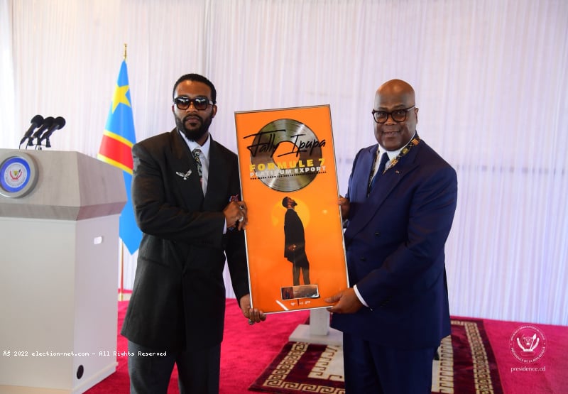 RDC : Félix Tshisekedi décore Fally Ipupa après son exploit au Stade de France
