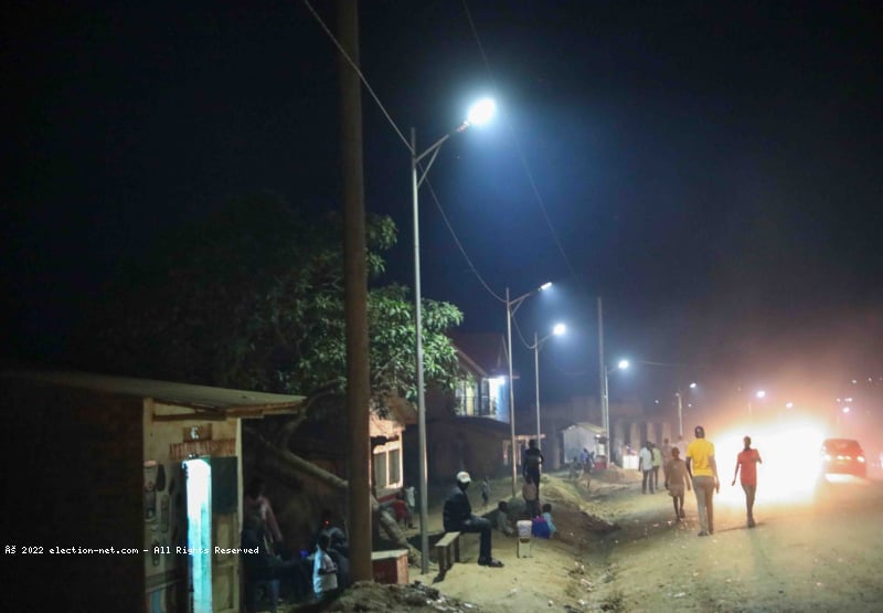 Mahagi : la sécurité renforcée grâce à un projet d'éclairage public soutenu par la MONUSCO