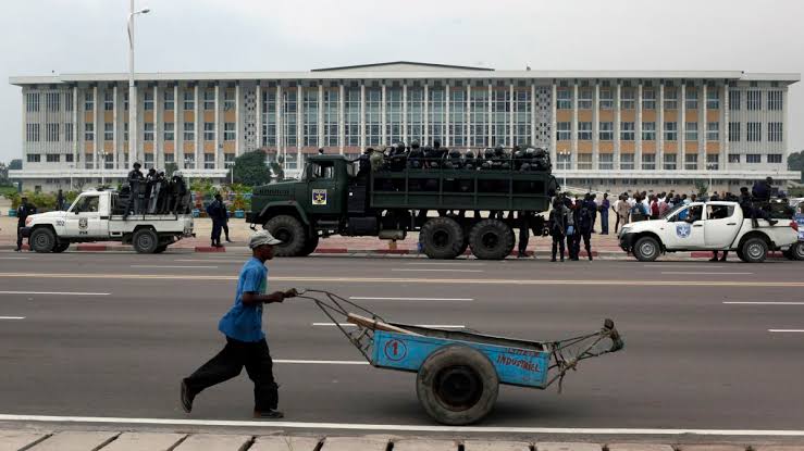 Kinshasa : les militants du parti présidentiel prennent d'assaut le palais du peuple