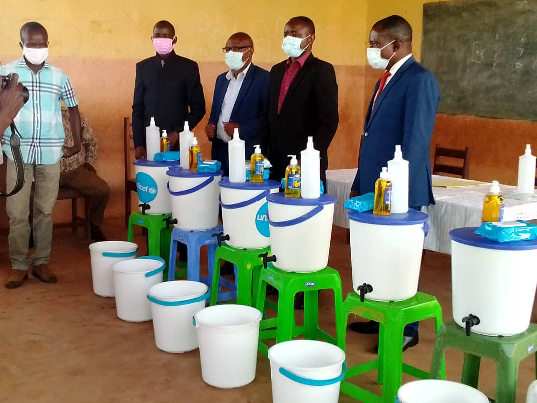 Haut-Uele : Des kits de lavage des mains remis aux écoles d'Isiro par le Gouvernement provincial et l'UNICEF