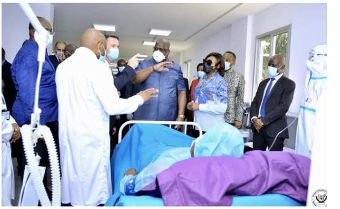 Kinshasa : Félix Tshisekedi visite les élèves du Lycée Bosangani victimes d'un accident de circulation