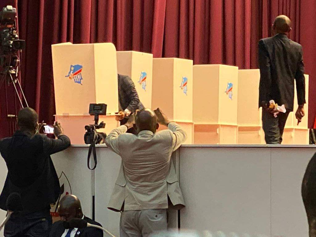 Assemblée nationale/Motion de censure contre Ilunkamba : urnes et isoloirs déjà placés pour le vote