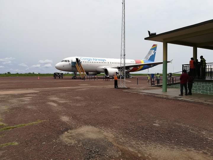 Maniema : en colère, les agents de la RVA immobilisent pour quelques heures un avion de Congo Airways à l’aéroport de Kindu