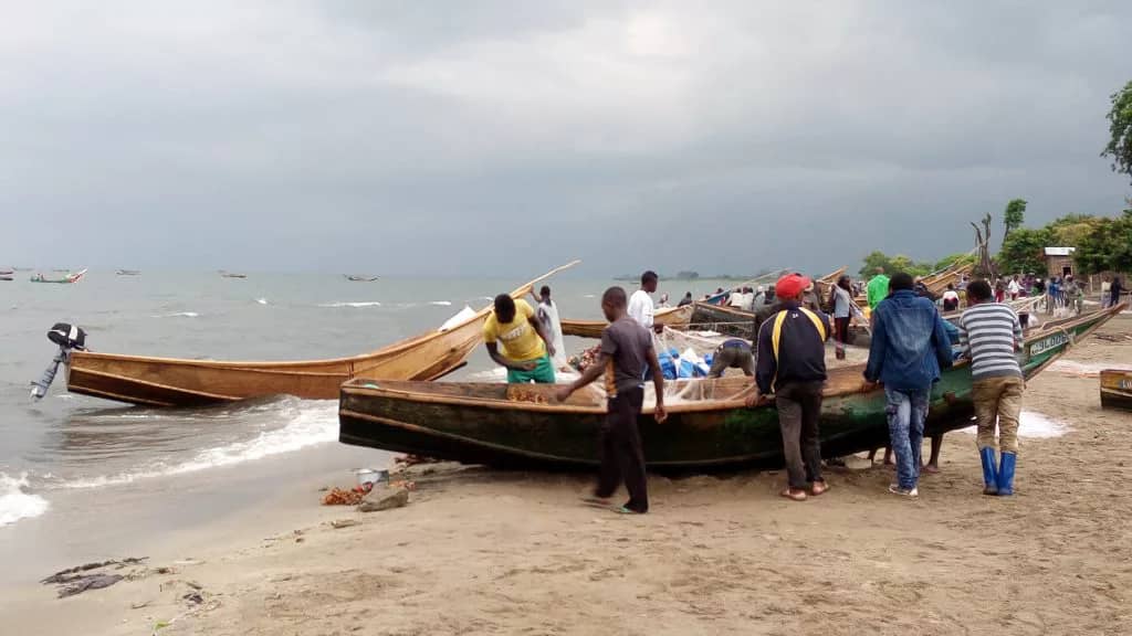 Lac Édouard : 12 pêcheurs congolais "torturés" par la marine ougandaise