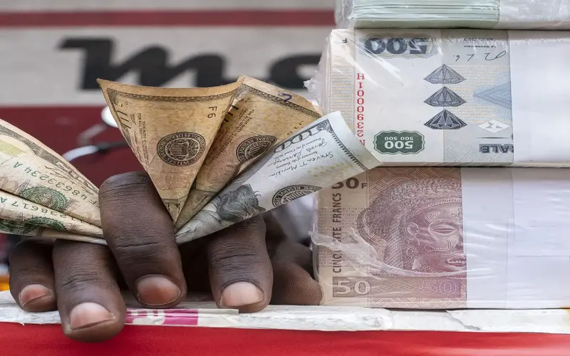 RDC : Felix Tshisekedi veut « défendre » le franc congolais
