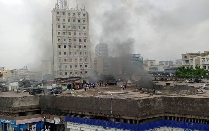 Kinshasa : L’immeuble Botour en feu