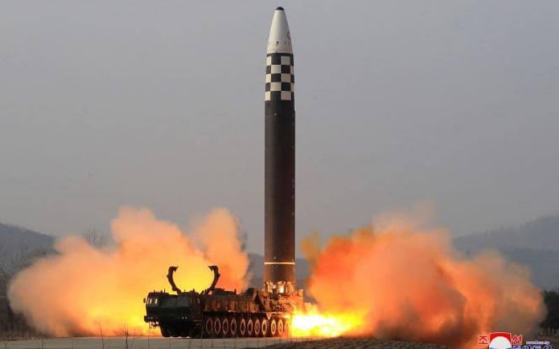 La Corée du Nord tire  un  missile balistique vers le Japon
